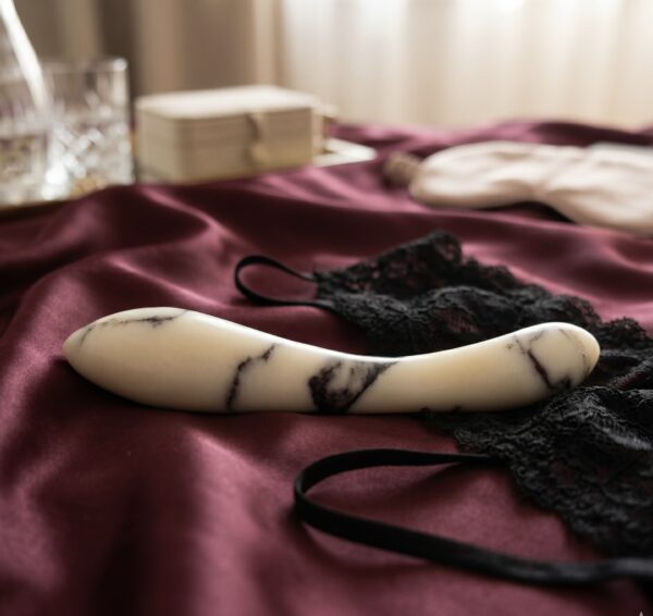 Curved White Marble — 17cm G-Spot Stimulator